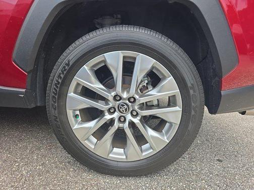 Pearl 2025 Toyota RAV4 XLE Premium