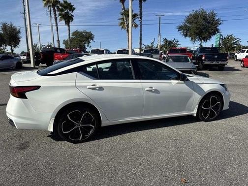 2025 Nissan Altima SR