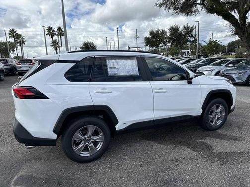 2025 Toyota RAV4 Hybrid XLE