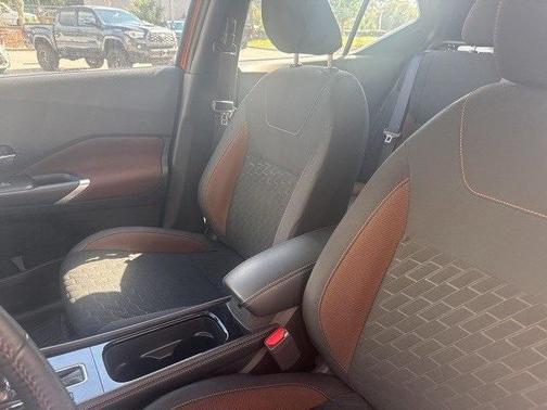 2022 Nissan Kicks SR