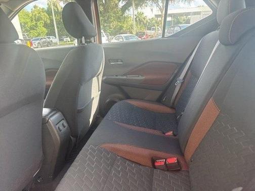2022 Nissan Kicks SR