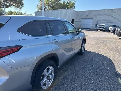 Gray 2023 Toyota Highlander L