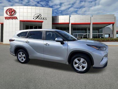 Celestial Silver Metallic 2025 Toyota Highlander LE