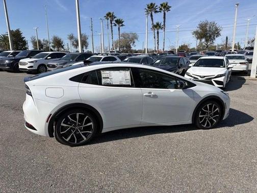 2025 Toyota Prius Plug-In Hybrid SE