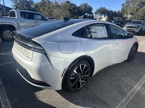 2025 Toyota Prius Plug-In Hybrid 