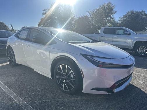 2025 Toyota Prius Plug-In Hybrid 
