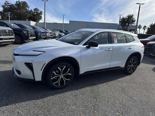 2025 Toyota Crown Signia XLE