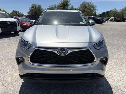 Celestial Silver Metallic 2024 Toyota Highlander Hybrid Limited
