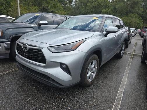 2022 Toyota Highlander LE