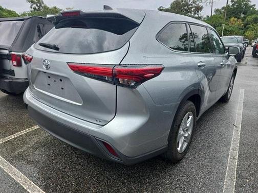 2022 Toyota Highlander LE