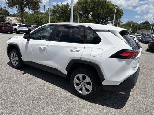 Ice 2023 Toyota RAV4 LE