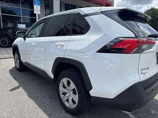 Ice 2023 Toyota RAV4 LE