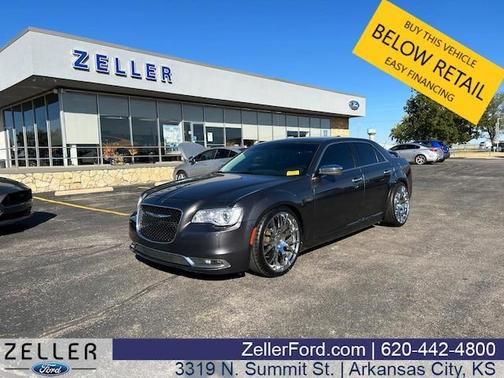 Photo 1 of 32 of 2018 Chrysler 300 Limited