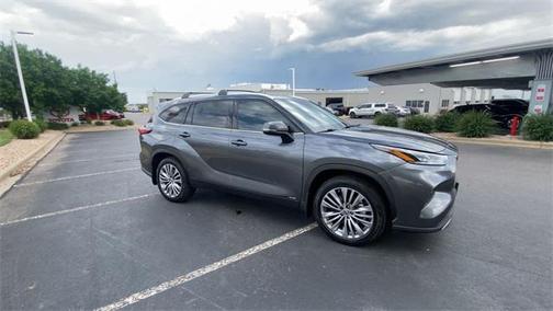 2022 Toyota Highlander Hybrid Platinum