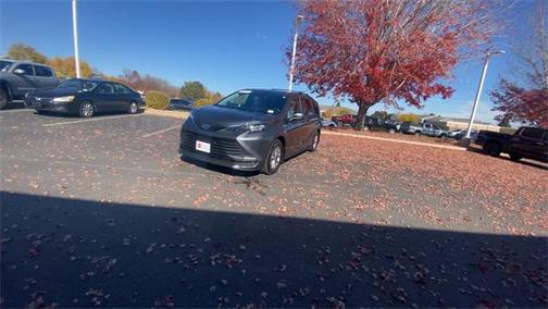 2025 Toyota Sienna LE