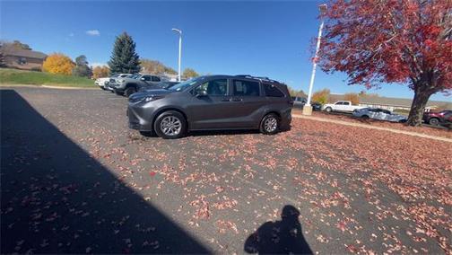 2025 Toyota Sienna LE