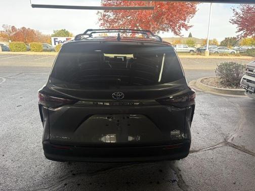 2025 Toyota Sienna LE