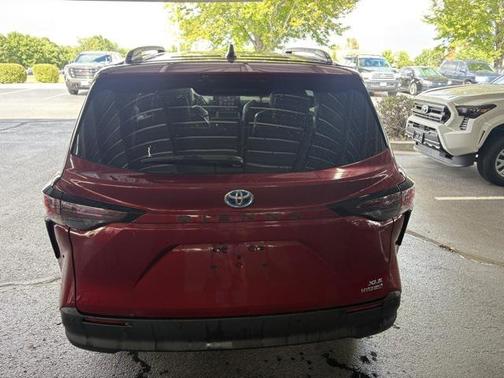 2023 Toyota Sienna XLE 8 Passenger