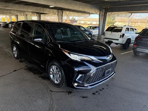 2021 Toyota Sienna XSE 7 Passenger