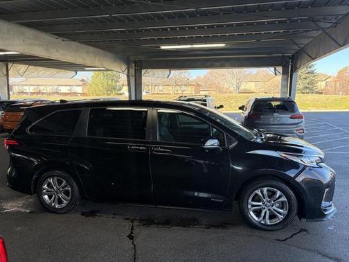 2021 Toyota Sienna XSE 7 Passenger