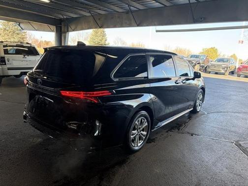2021 Toyota Sienna XSE 7 Passenger
