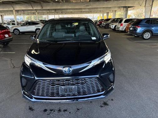 2021 Toyota Sienna XSE 7 Passenger