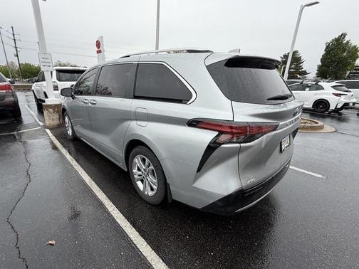 2024 Toyota Sienna Platinum 7 Passenger