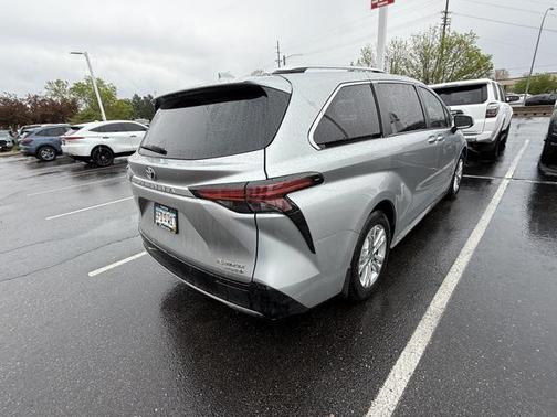 2024 Toyota Sienna Platinum 7 Passenger