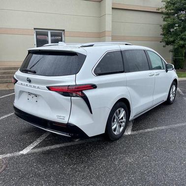 2022 Toyota Sienna Limited 7-Passenger