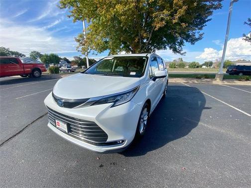 2022 Toyota Sienna Limited 7-Passenger