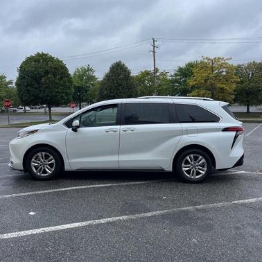 2022 Toyota Sienna Limited 7-Passenger