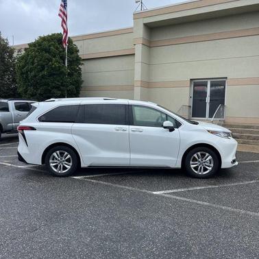 2022 Toyota Sienna Limited 7-Passenger