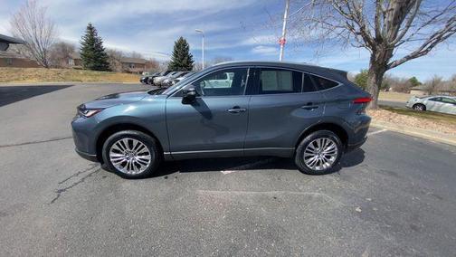 Coastal Gray Metallic 2023 Toyota Venza XLE