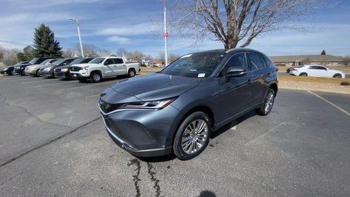 Coastal Gray Metallic 2023 Toyota Venza XLE