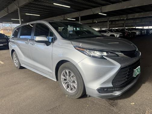 2021 Toyota Sienna LE