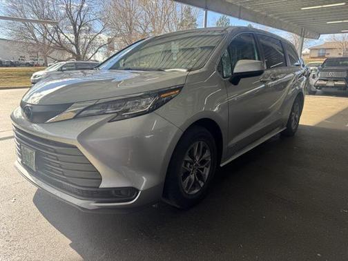 2021 Toyota Sienna LE