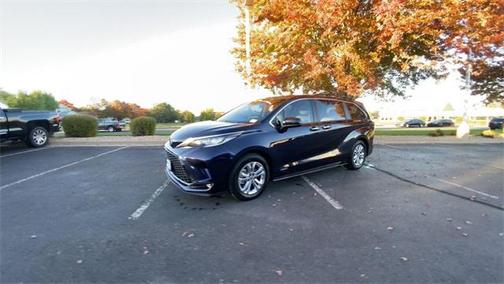 2021 Toyota Sienna XSE 7 Passenger