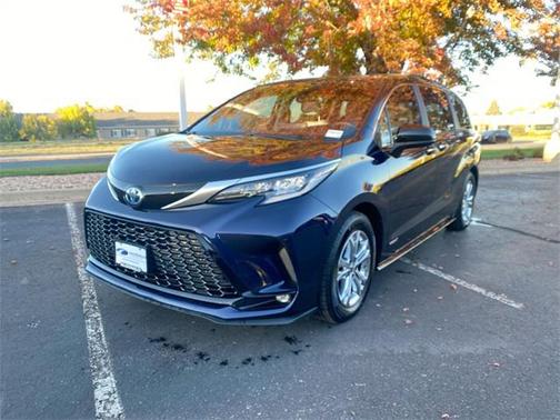2021 Toyota Sienna XSE 7 Passenger