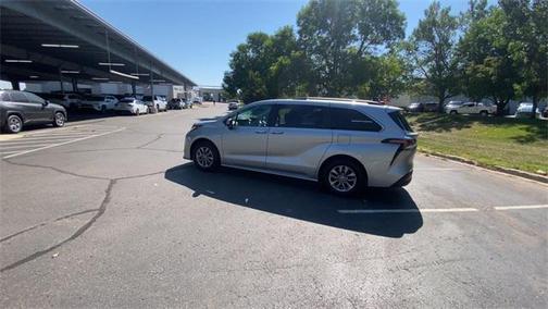 2023 Toyota Sienna XLE 8 Passenger