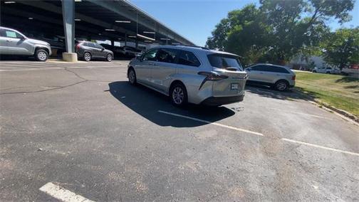 2023 Toyota Sienna XLE 8 Passenger