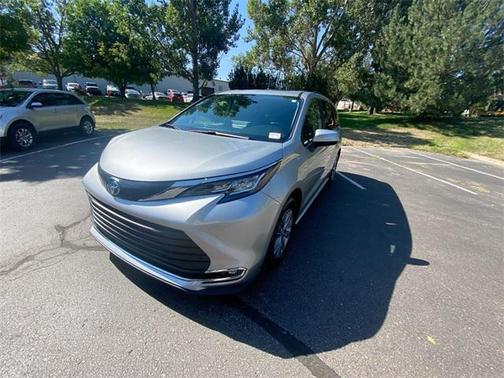 2023 Toyota Sienna XLE 8 Passenger