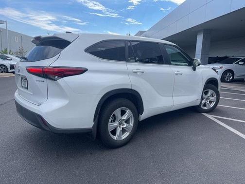 2023 Toyota Highlander Hybrid LE