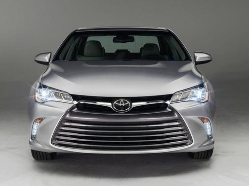 Creme Brulee Mica 2015 Toyota Camry LE