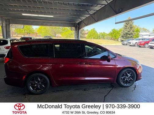 Velvet Red Pearlcoat 2018 Chrysler Pacifica Limited