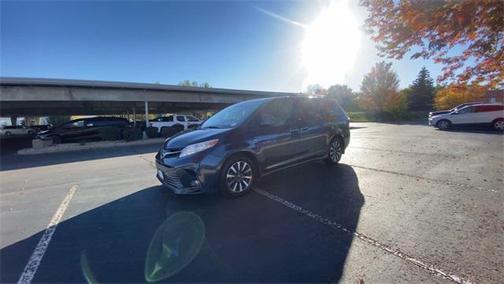 2019 Toyota Sienna XLE