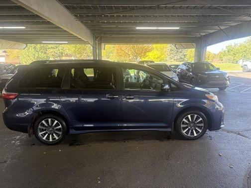 2019 Toyota Sienna XLE