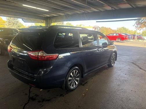 2019 Toyota Sienna XLE