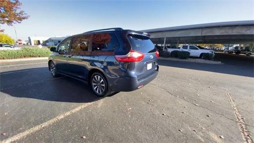 2019 Toyota Sienna XLE