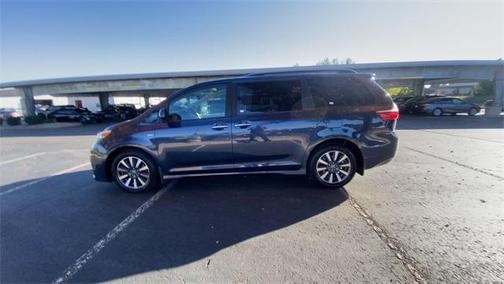 2019 Toyota Sienna XLE