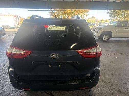 2019 Toyota Sienna XLE